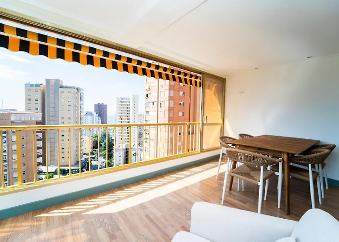 Stylish Seaview Apartment With Pool Access