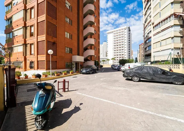 Stylish Seaview Apartment With Pool Access