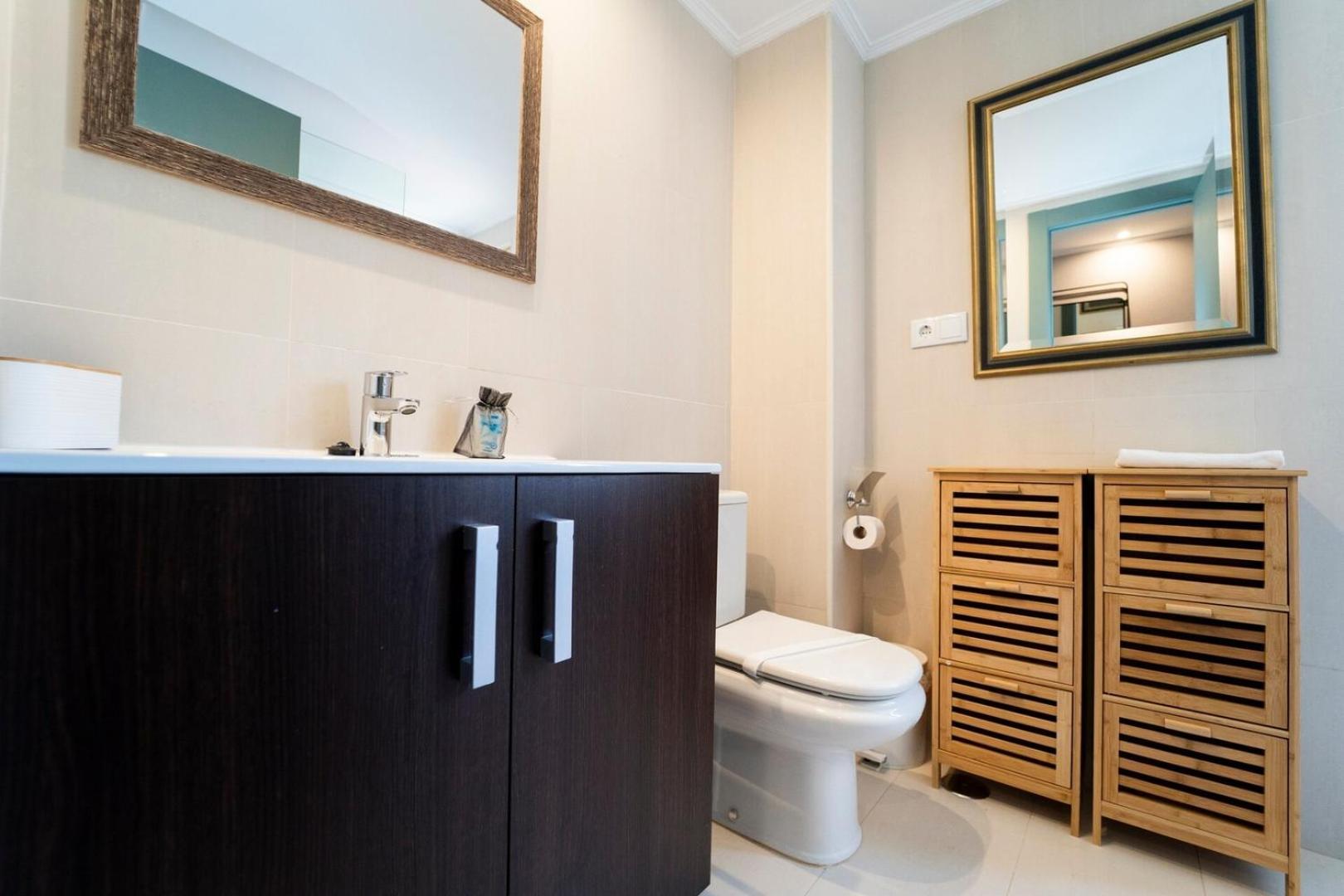 Apartment Stylish Seaview With Pool Access