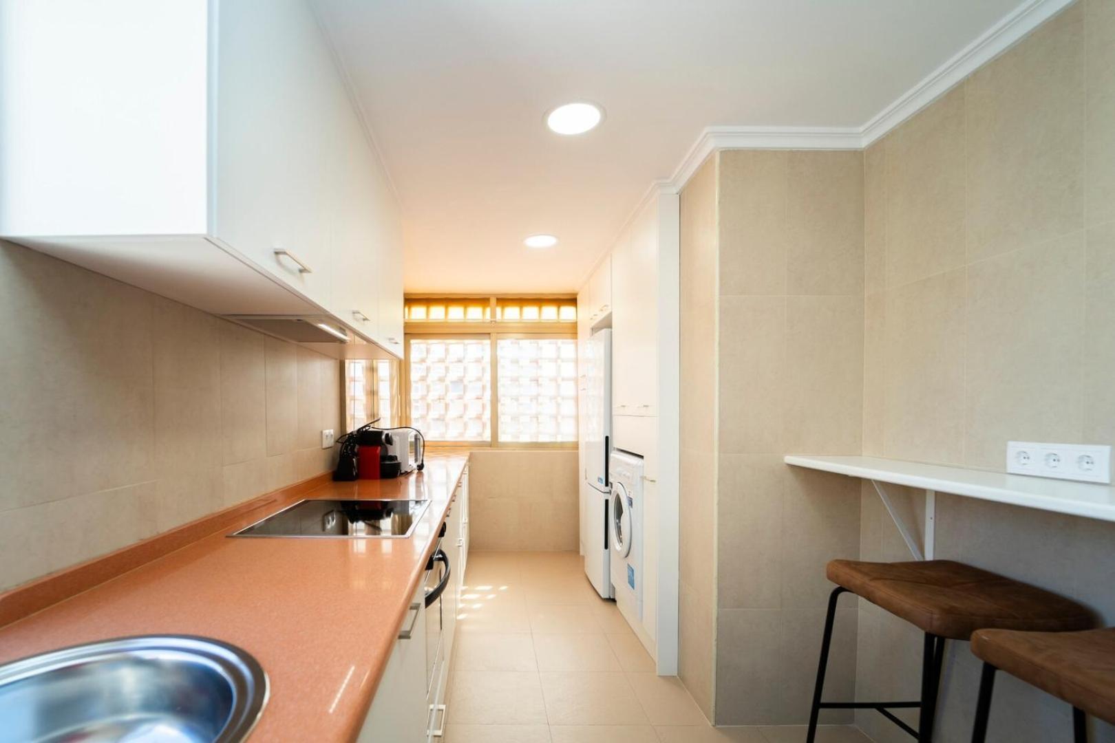 Apartment Stylish Seaview With Pool Access